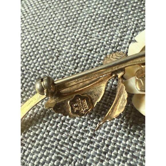 Vintage Carved White Rose Brooch Pin 1/20 12K Gold Filled Artsy Career Cocktail - Picture 6 of 6